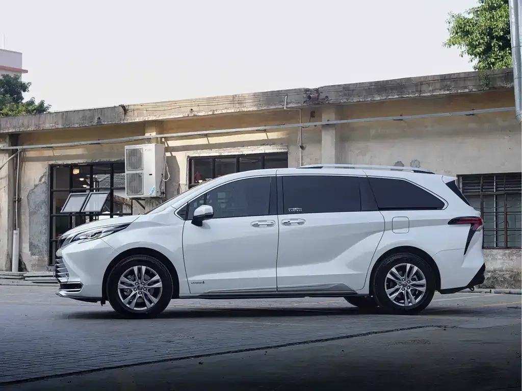 Toyota Sienna — фото 8