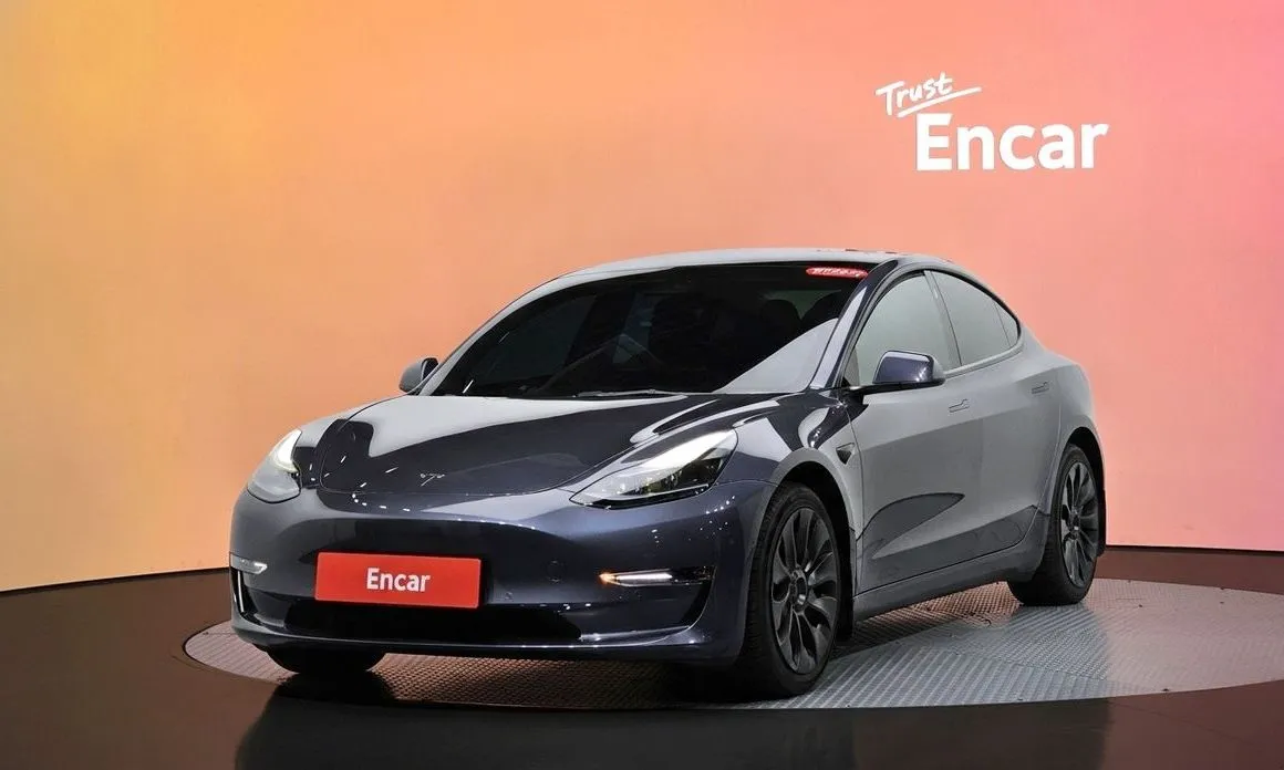 Tesla Model 3 — фото 1