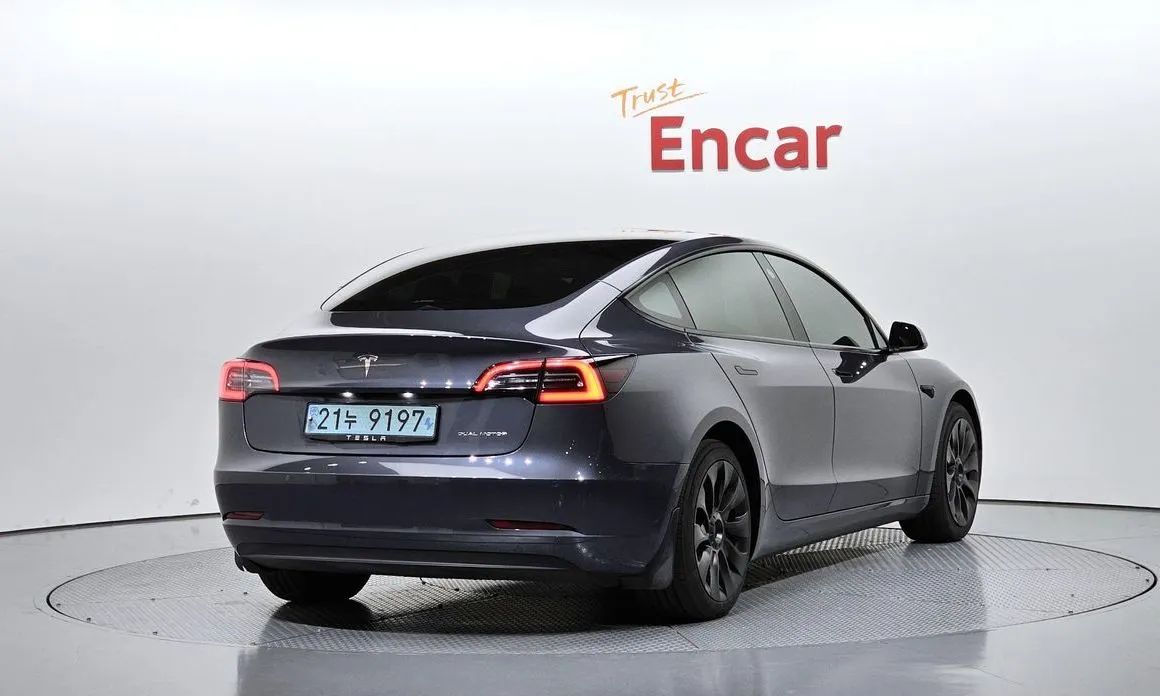 Tesla Model 3 — фото 9