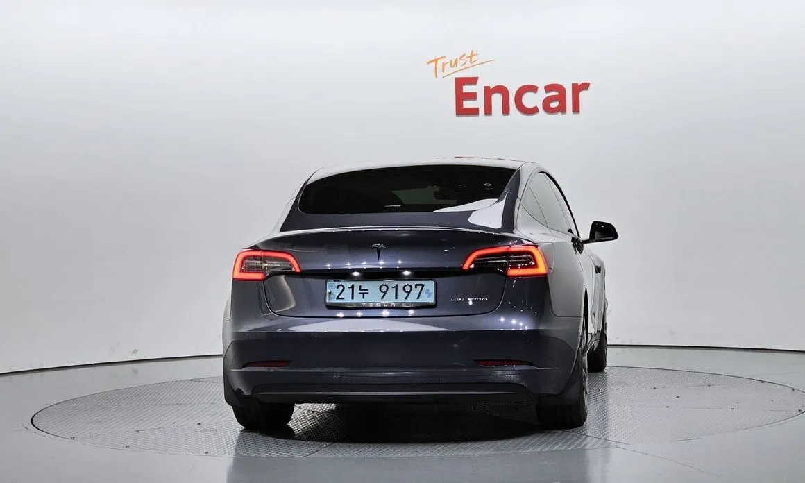 Tesla Model 3 — фото 3