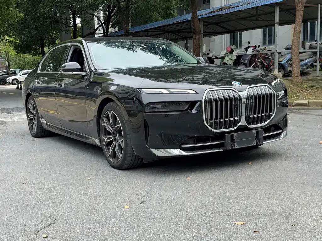 BMW 7 Series — фото 9