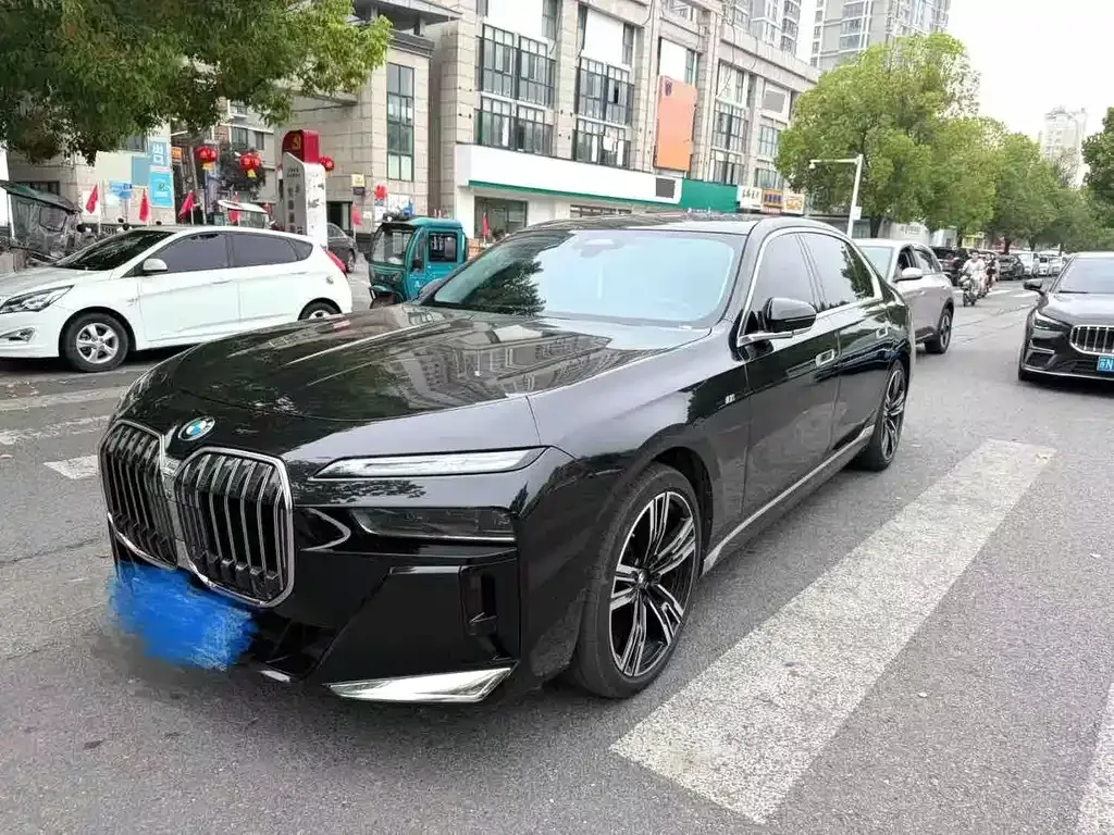 BMW 7 Series — фото 1