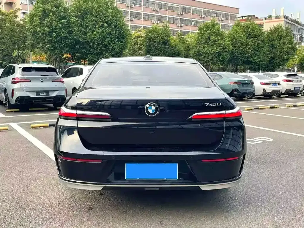 BMW 7 Series — фото 4
