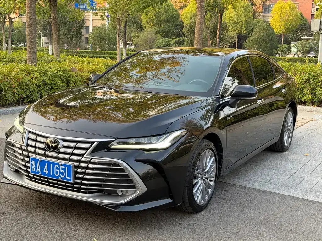 Toyota Avalon — фото 1