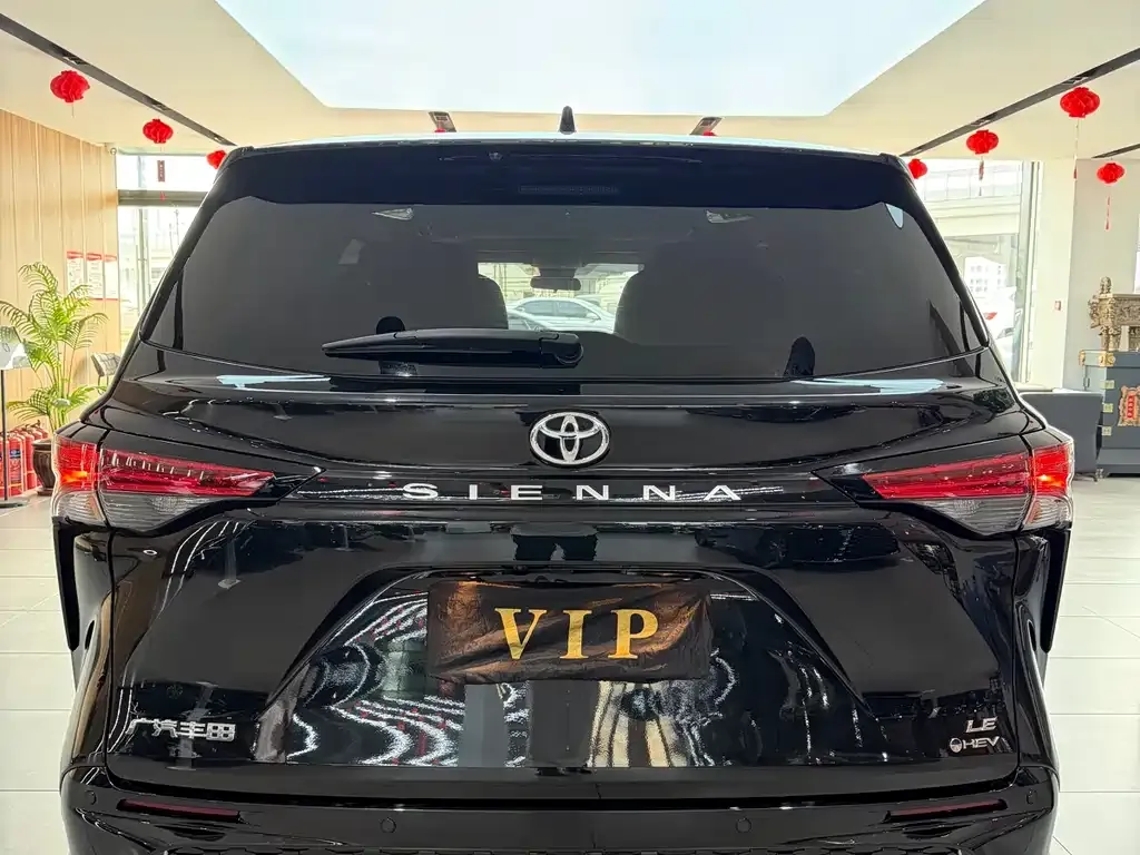 Toyota Sienna — фото 2
