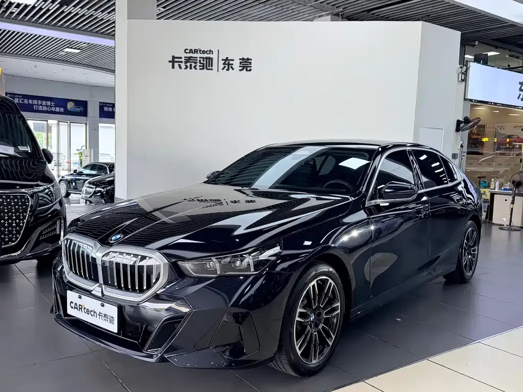 BMW 5 Series — фото 1