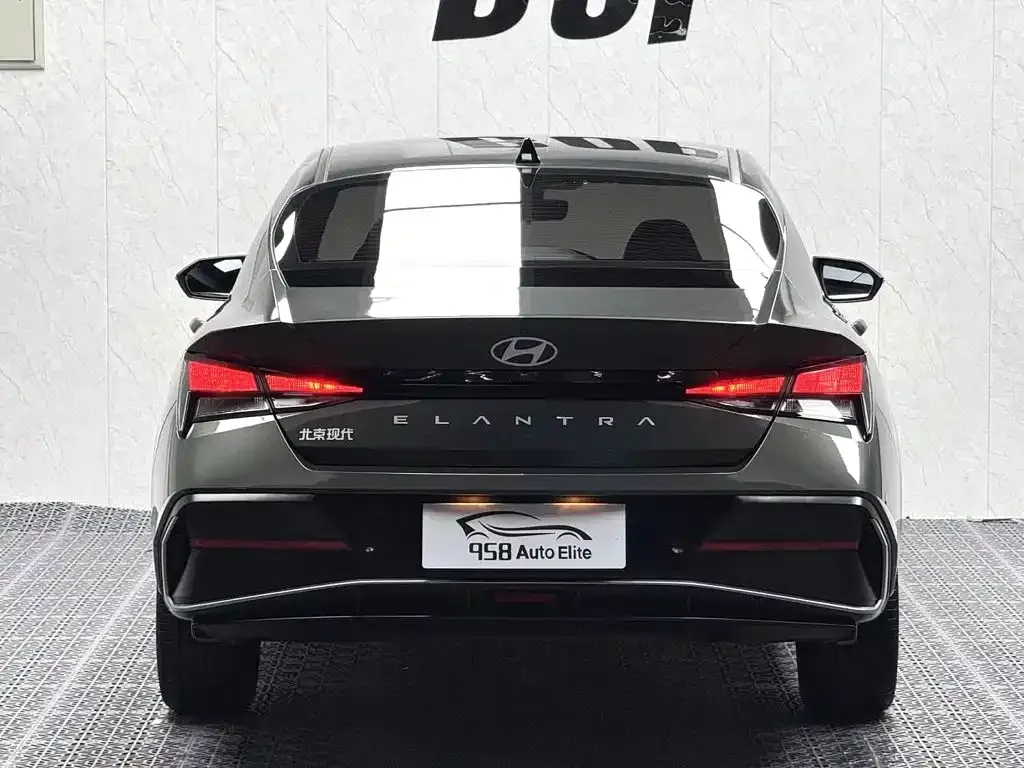 Hyundai Elantra — фото 3