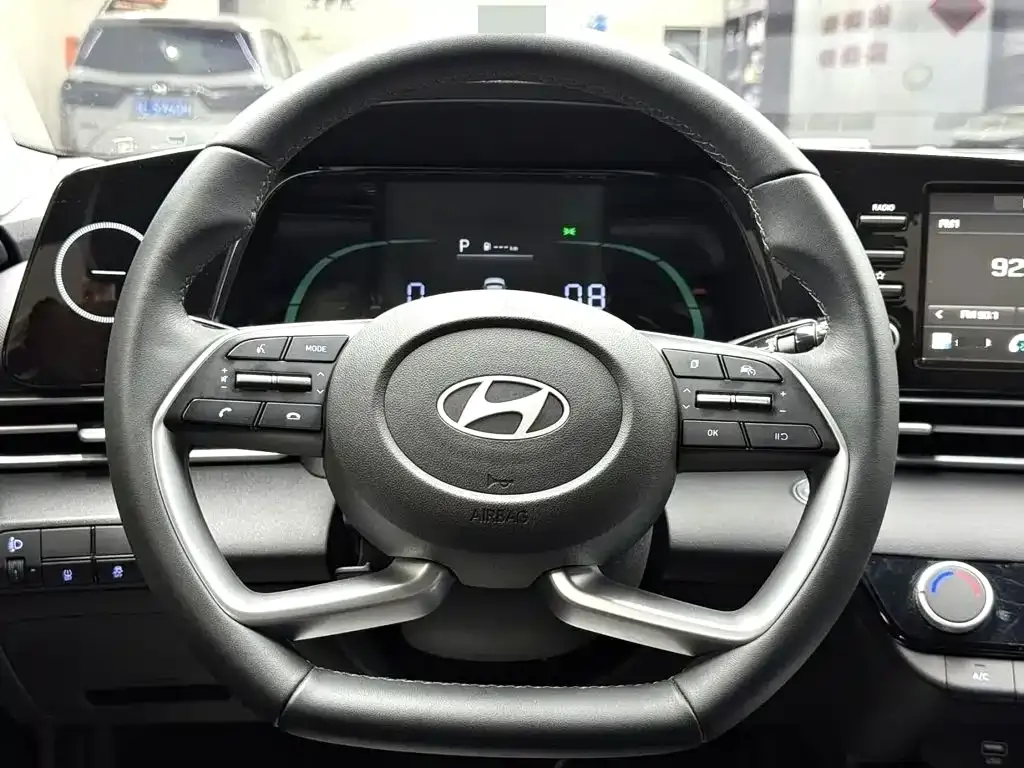 Hyundai Elantra — фото 9