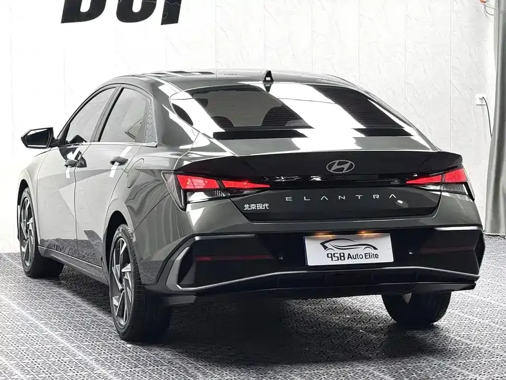 Hyundai Elantra — фото 4