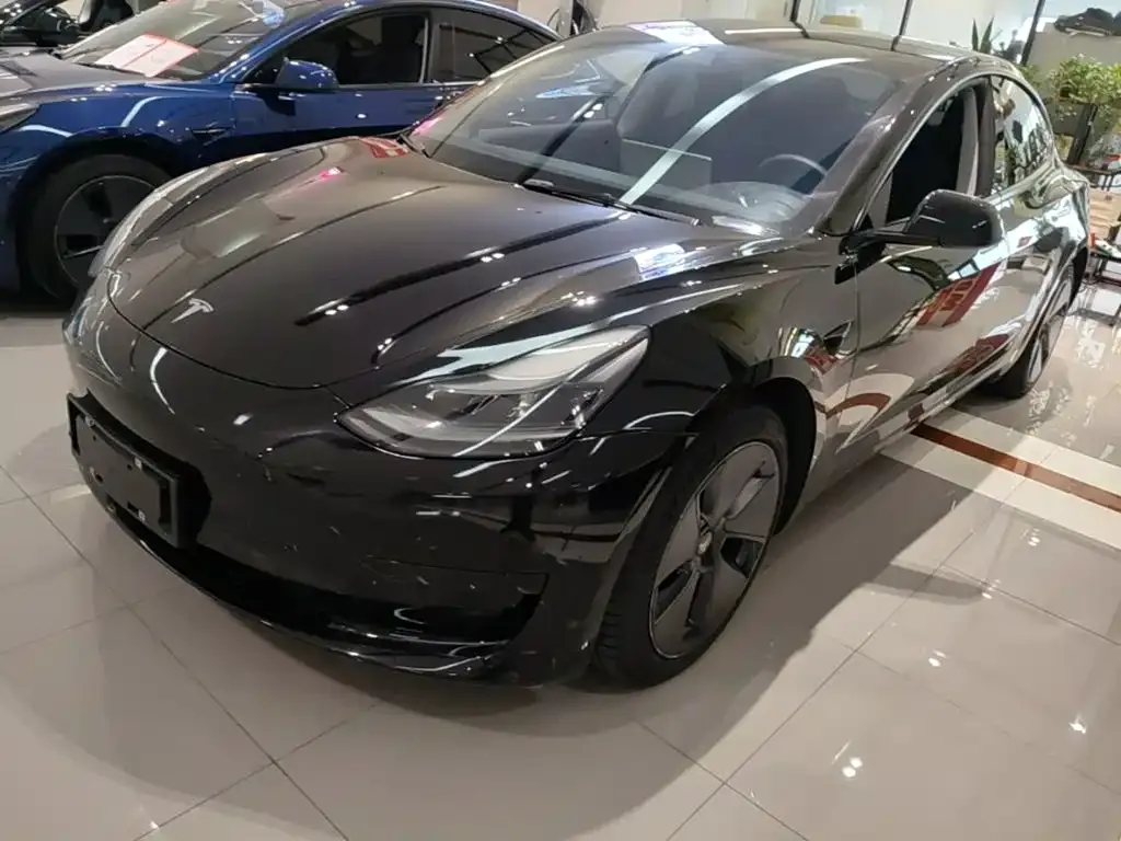 Tesla Model 3 — фото 1