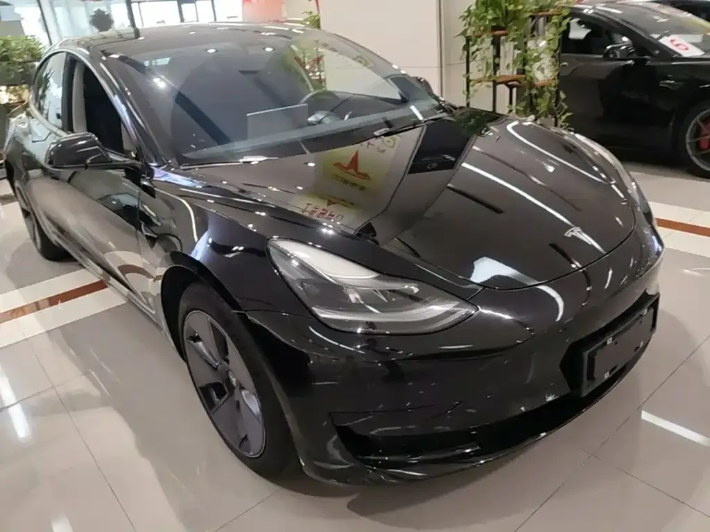 Tesla Model 3 — фото 4