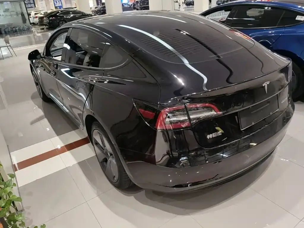 Tesla Model 3 — фото 10