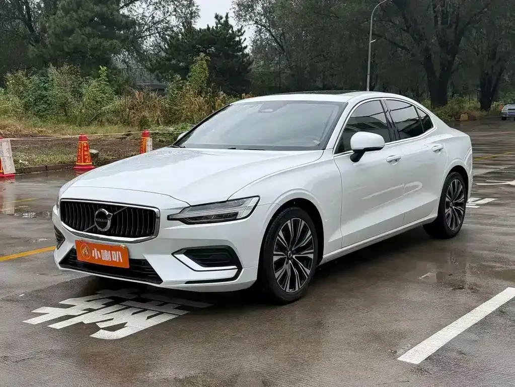 Volvo S60 — фото 1