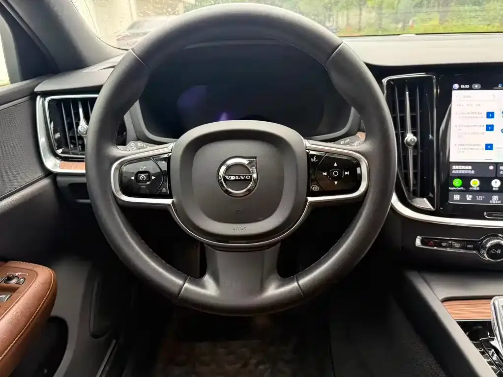 Volvo S60 — фото 4