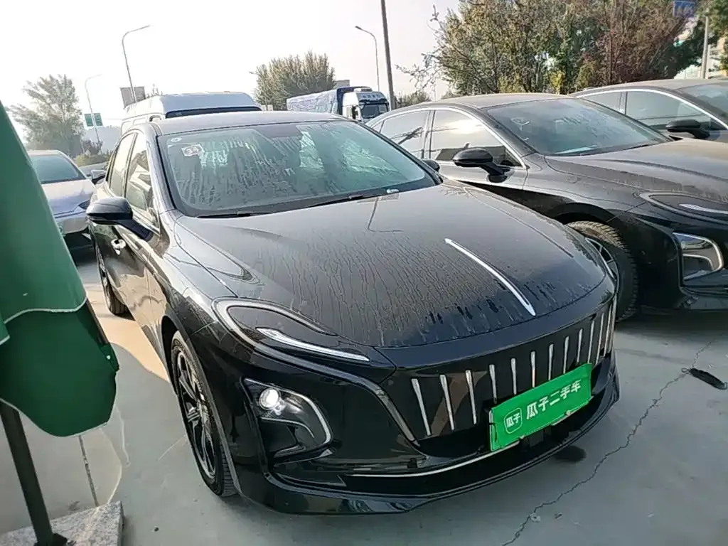 Hongqi E-QM5 — фото 9