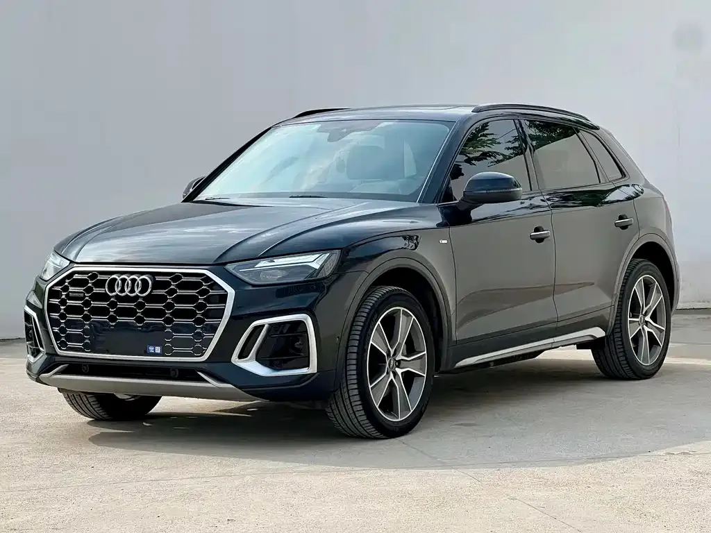 Audi Q5L — фото 1