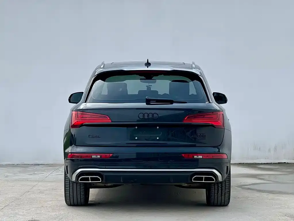 Audi Q5L — фото 10