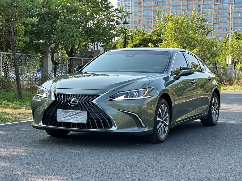 Lexus ES — фото 1
