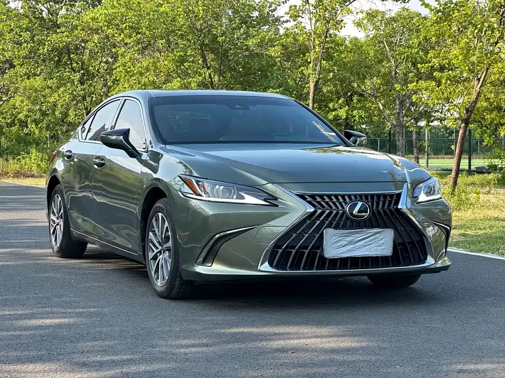 Lexus ES — фото 10