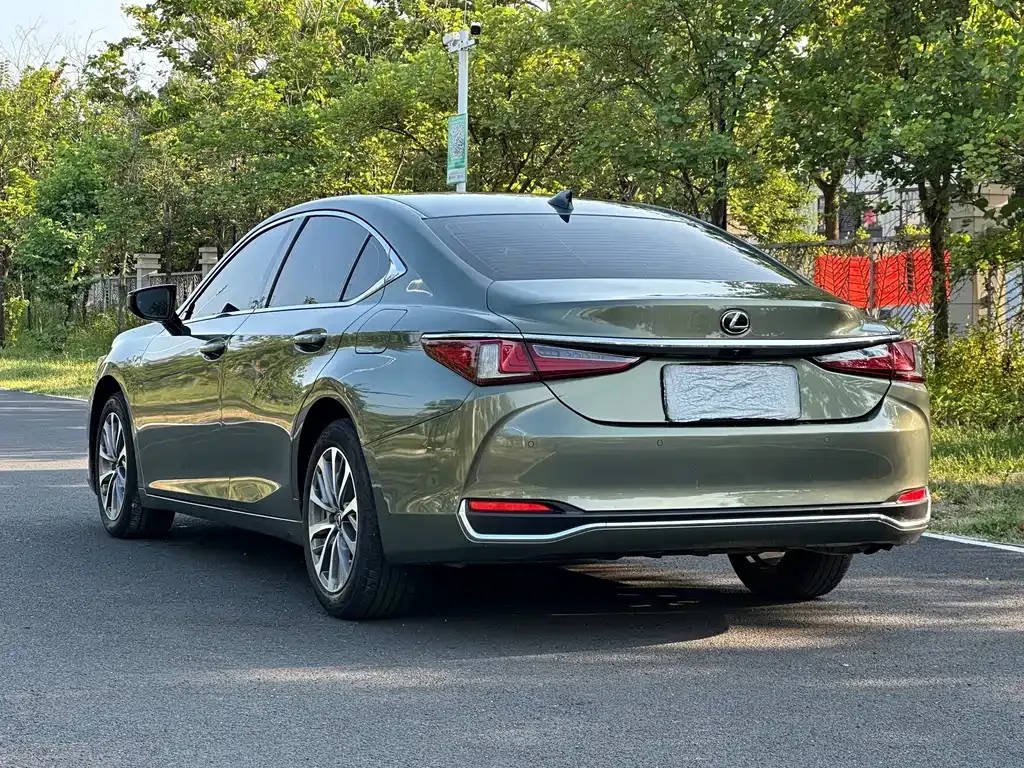 Lexus ES — фото 8