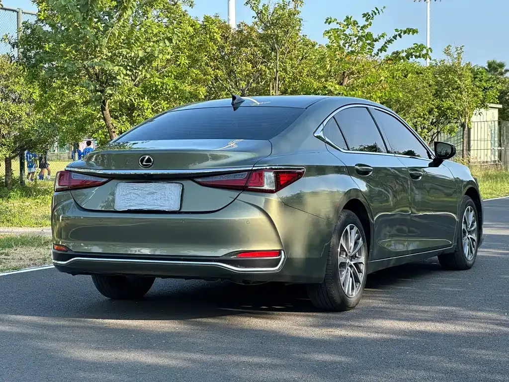 Lexus ES — фото 7
