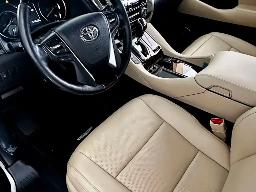 Toyota Alphard — фото 2