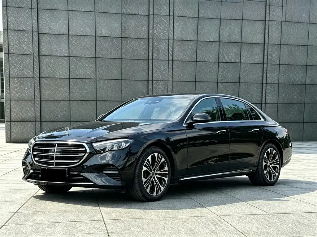 Mercedes-Benz E-Class — фото 1