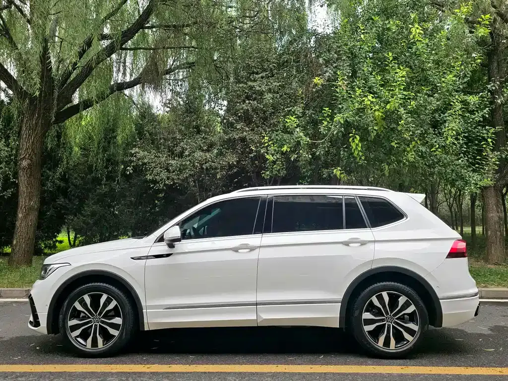 Volkswagen Tiguan L — фото 5