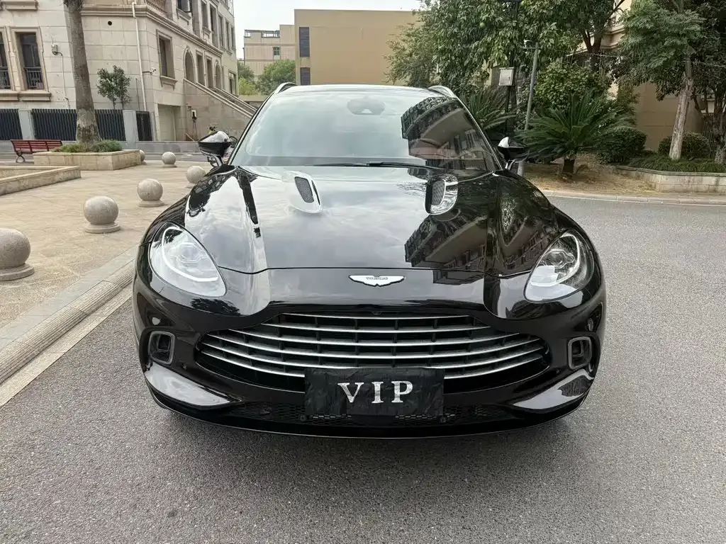Aston Martin DBX — фото 9