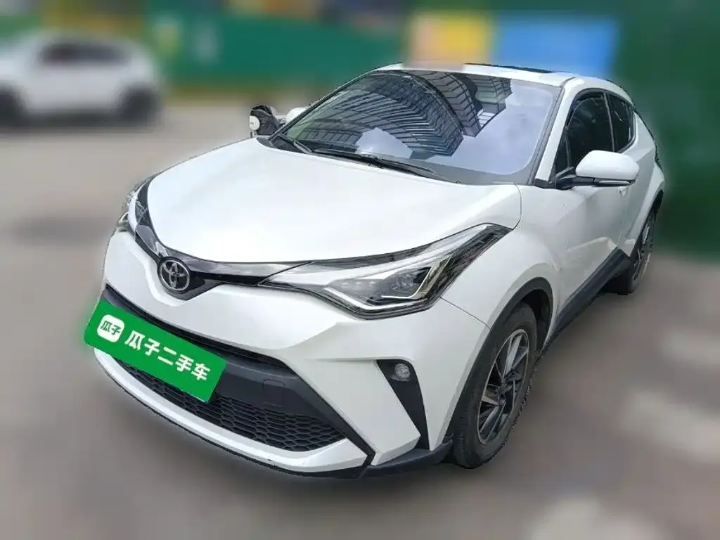 Toyota C-HR — фото 1