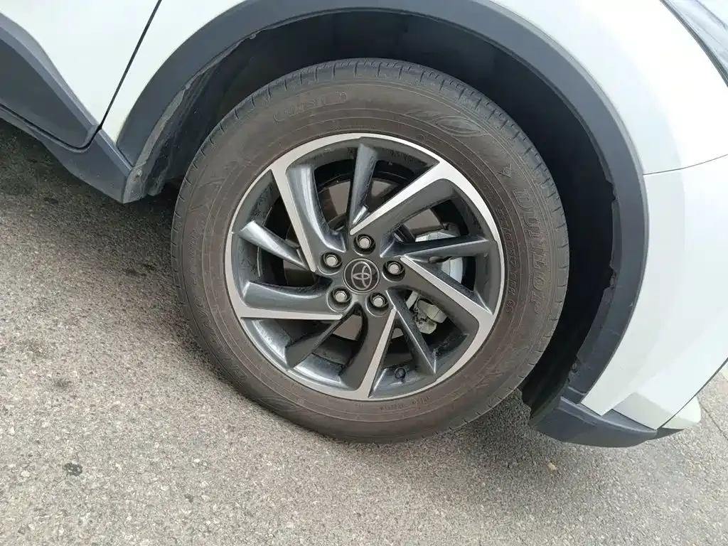 Toyota C-HR — фото 10