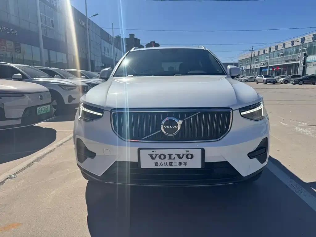 Volvo XC40 — фото 6
