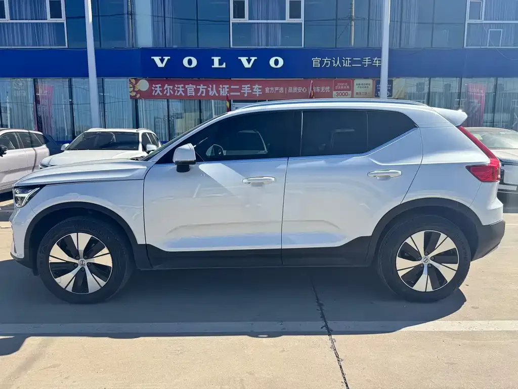 Volvo XC40 — фото 7