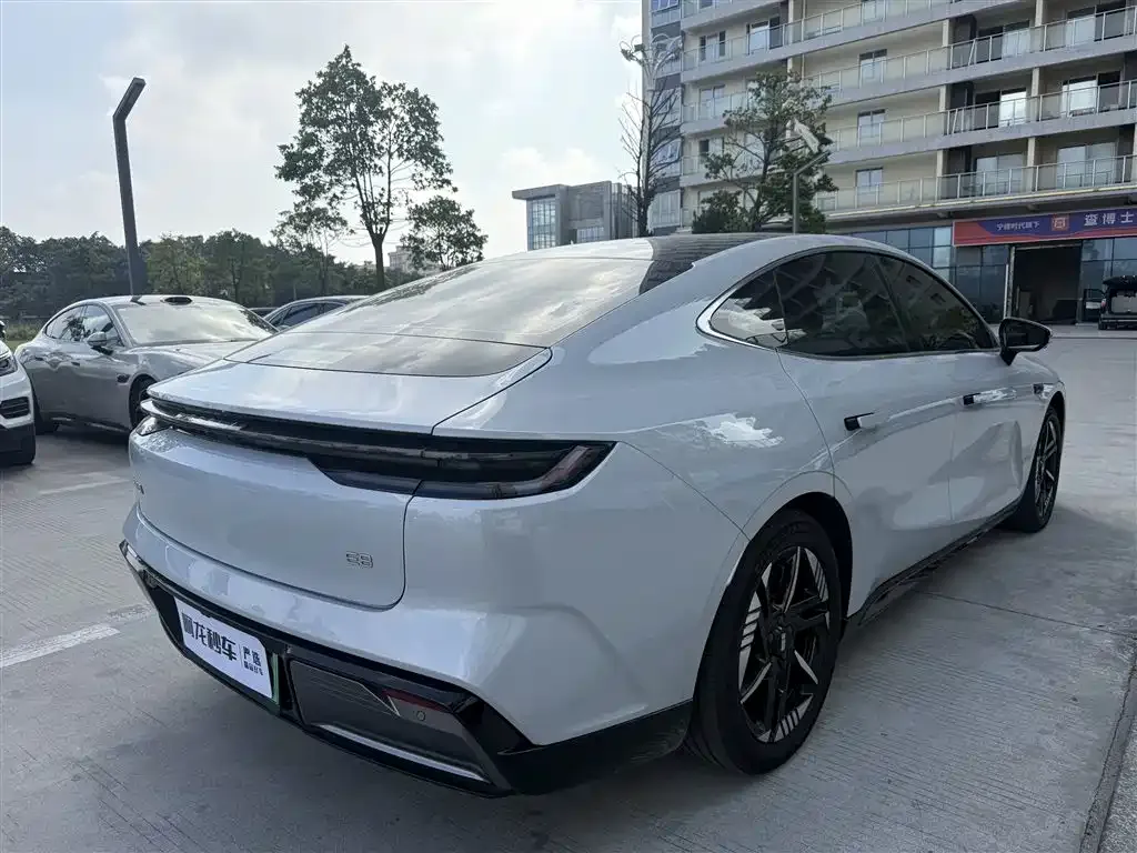 Geely Galaxy E8 — фото 2