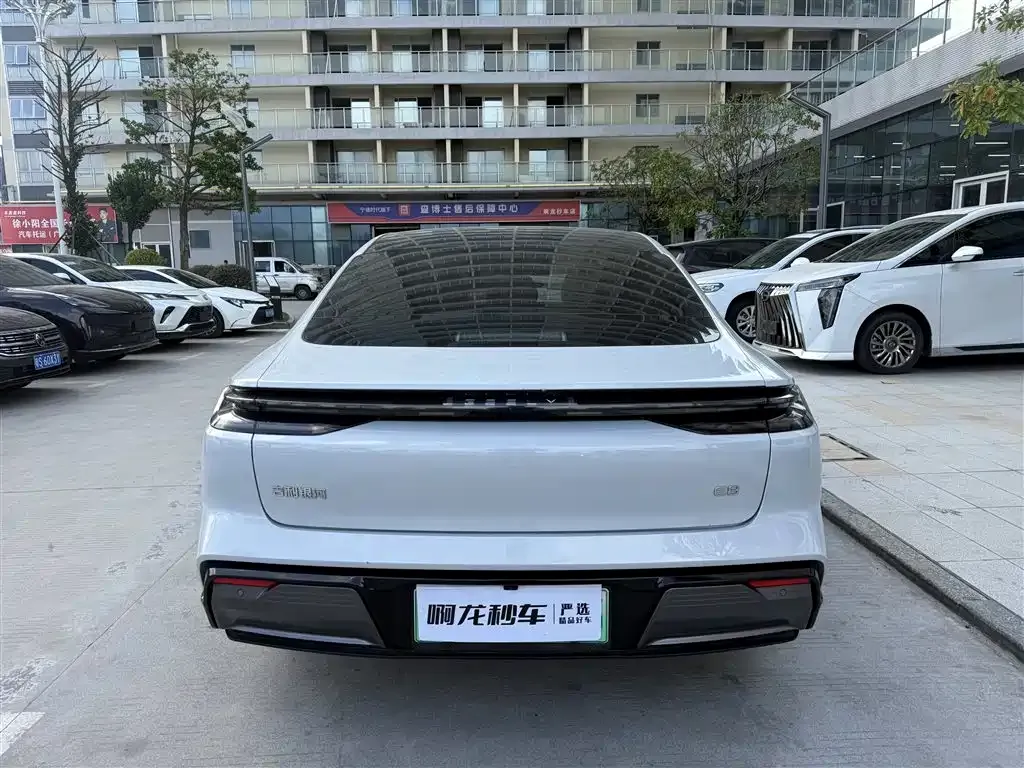 Geely Galaxy E8 — фото 7