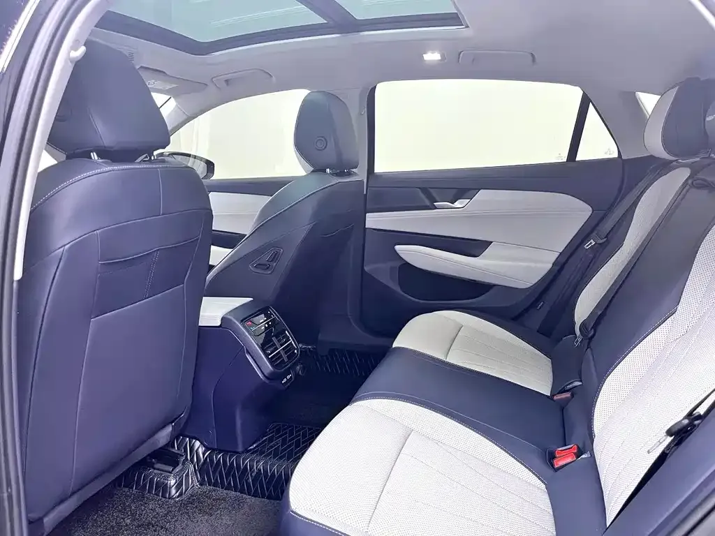 Volkswagen Passat — фото 8
