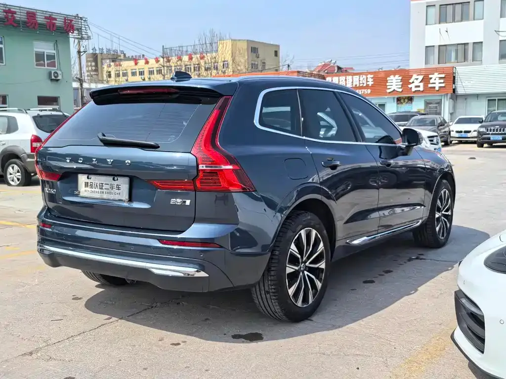 Volvo XC60 — фото 8