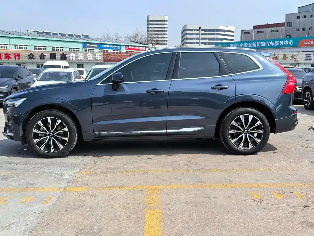 Volvo XC60 — фото 9