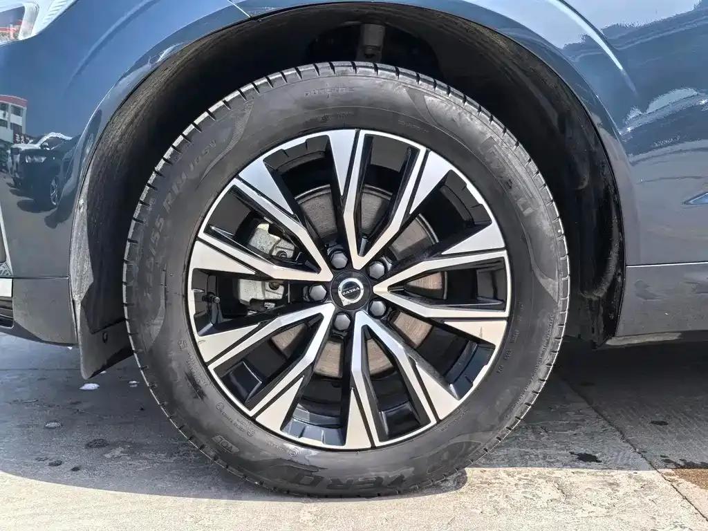 Volvo XC60 — фото 10