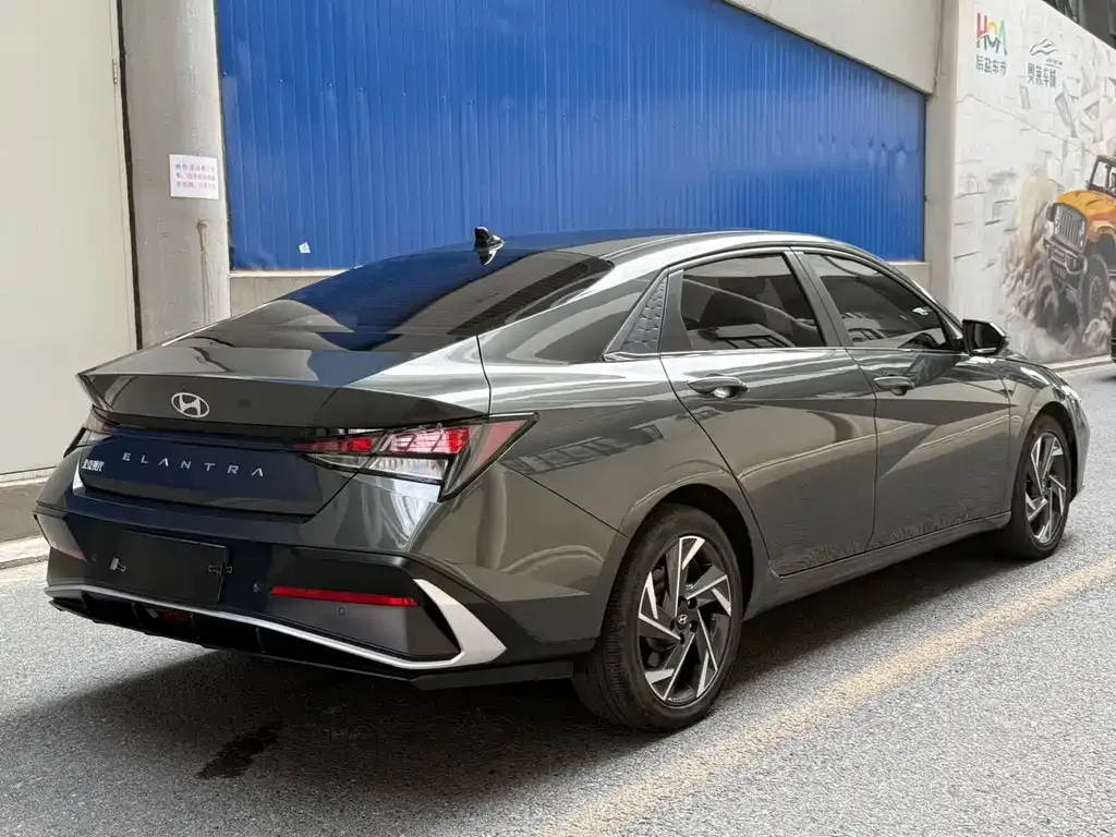 Hyundai Elantra — фото 4