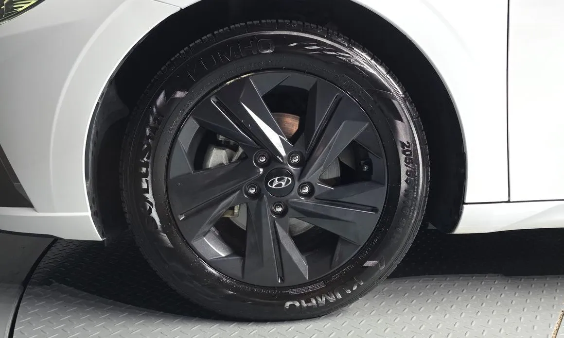 Hyundai AVANTE — фото 8