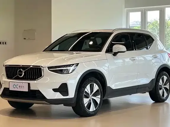Volvo XC40 — фото 1