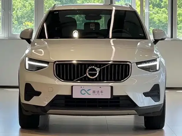 Volvo XC40 — фото 4
