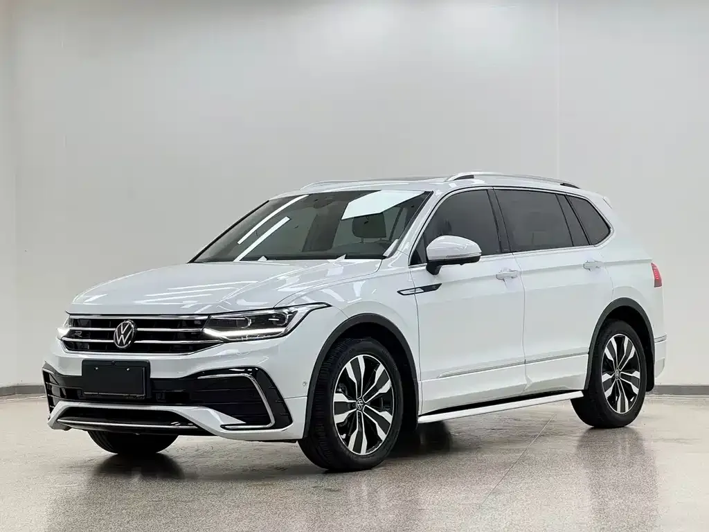 Volkswagen Tiguan L — фото 1