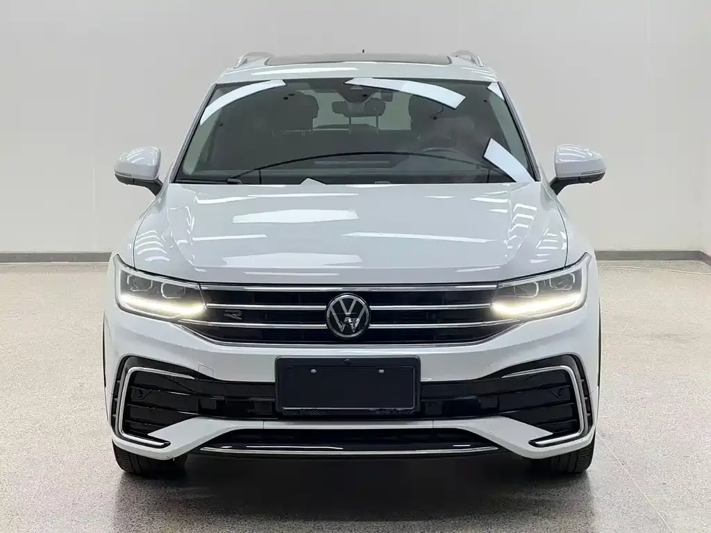 Volkswagen Tiguan L — фото 7