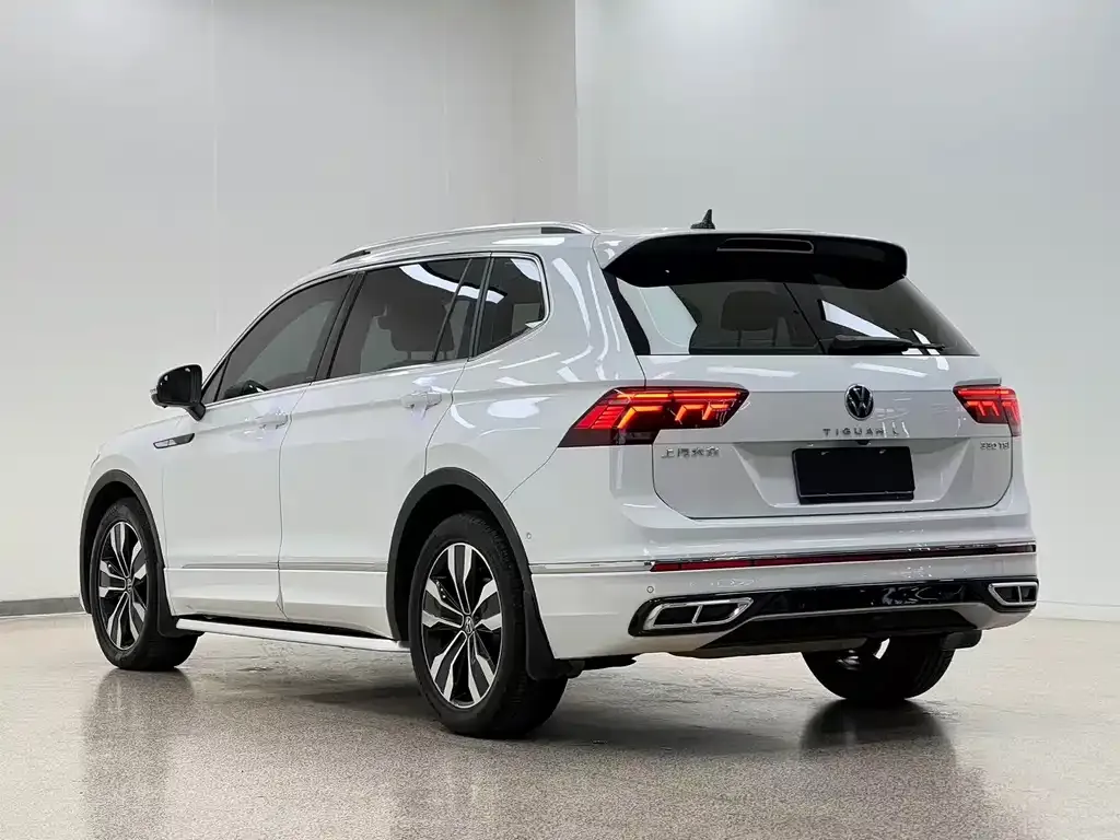 Volkswagen Tiguan L — фото 6