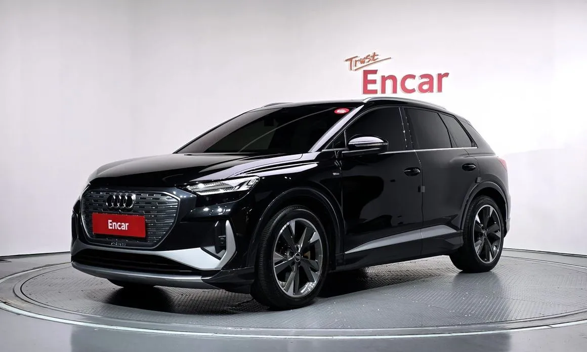 Audi Q4 e-tron — фото 1