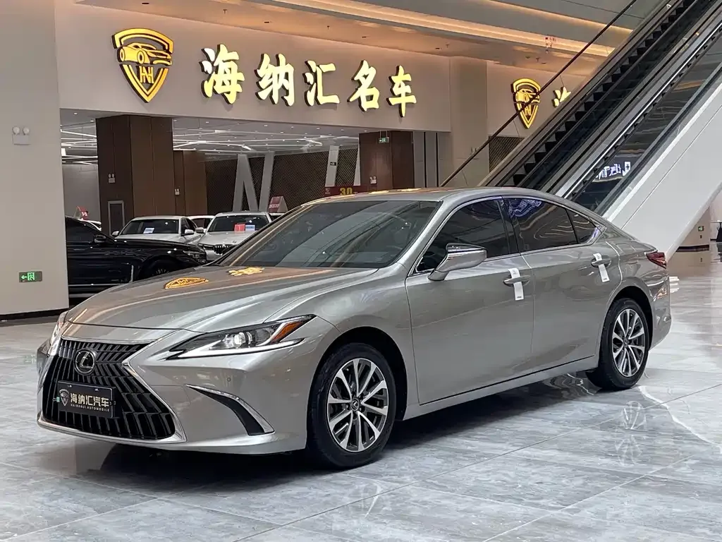 Lexus ES — фото 1