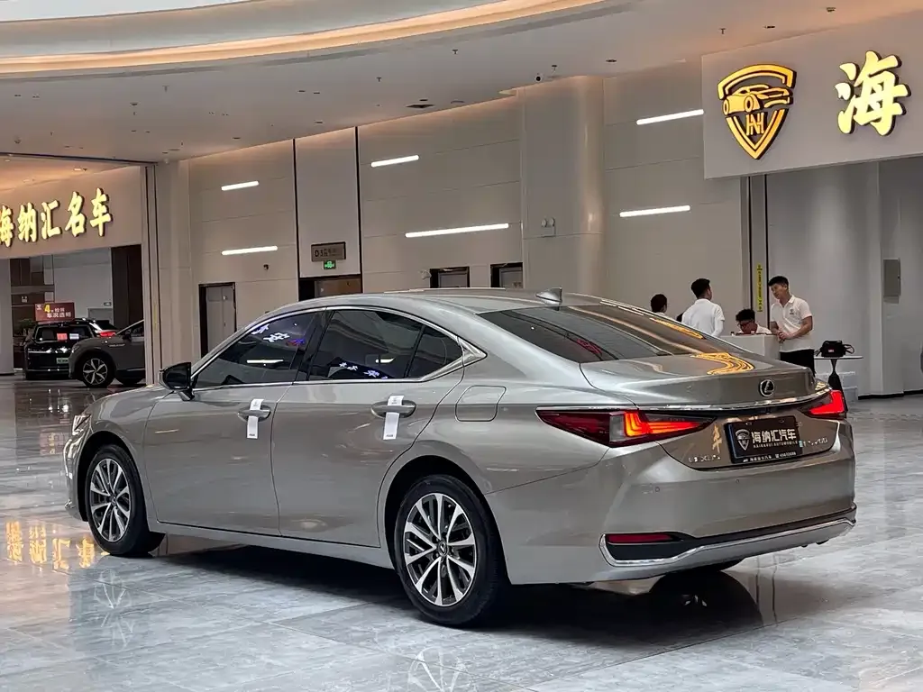 Lexus ES — фото 9