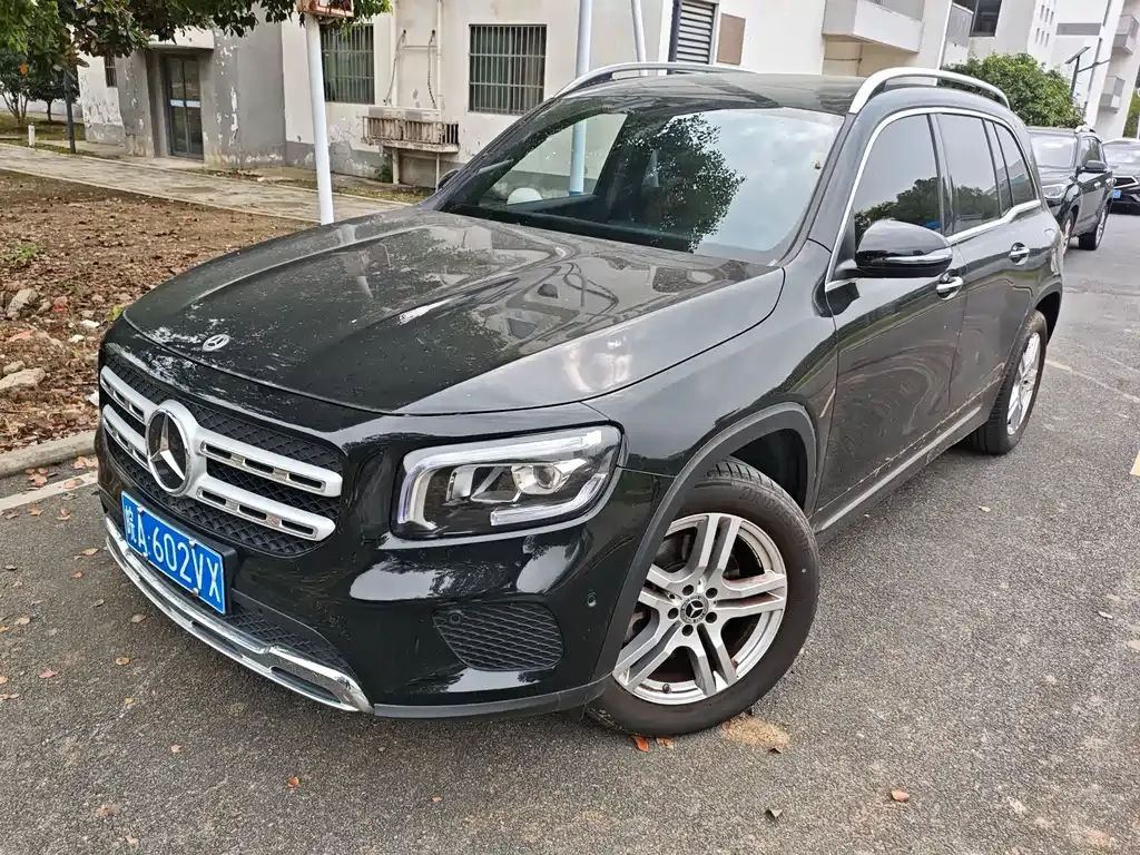Mercedes-Benz GLB — фото 1